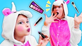 Vidéo drôle pour enfants La famille de licornes  le maquillage [upl. by Pearle]