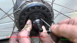 Zahnkranz bei einer 8Gang Nabenschaltung wechseln  Change the sprocket on a Nexus 8 gear hub [upl. by Garzon]